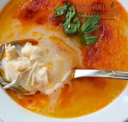 TAVUK ÇORBASI İLE HAFİF, BESLEYİCİ VE LEZZETLİ BİR BAŞLANGIÇ
